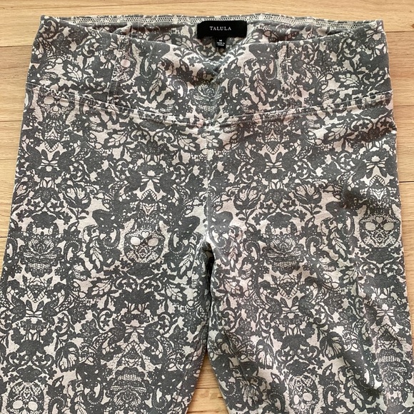 Talula by Aritzia Leggings with lace and skull print - Picture 5 of 6